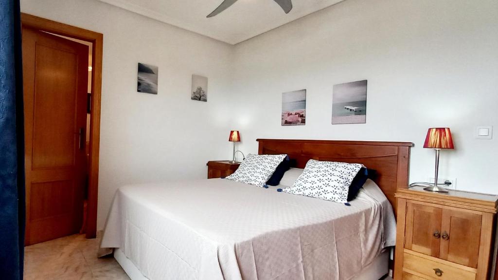 A bed or beds in a room at Gran Playa View Apartment