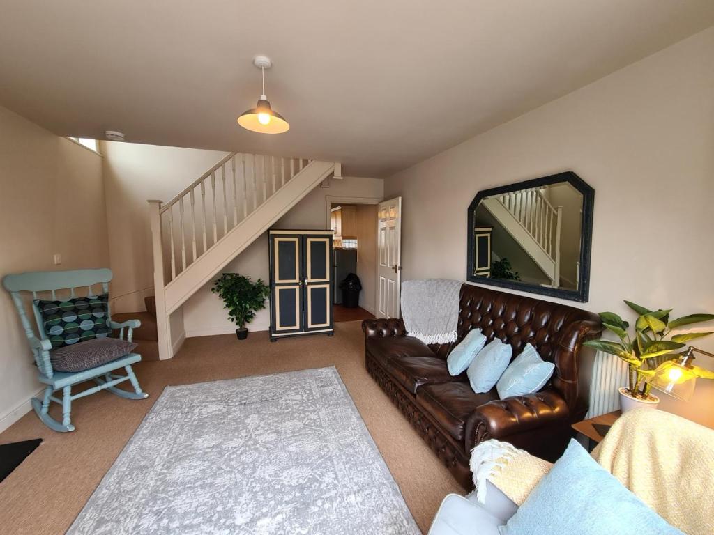 Posezení v ubytování Goodwins' by Spires Accommodation a comfortable place to stay close to Burton-upon-Trent