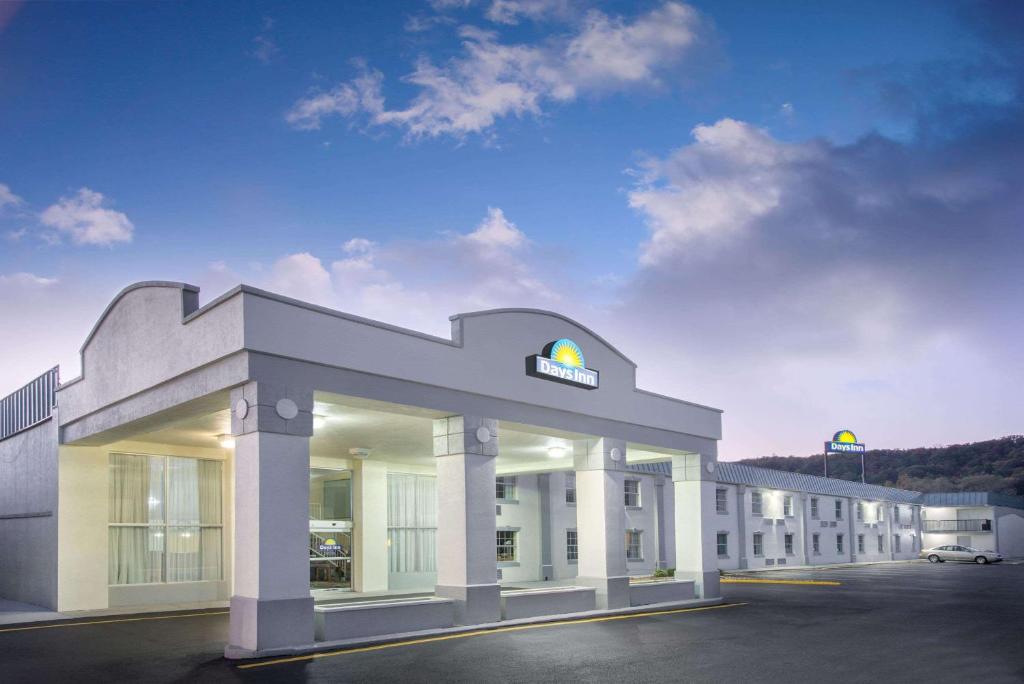 a rendering of the front of a hotel at Days Inn by Wyndham Roanoke Near I-81 in Roanoke