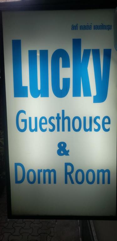Um certificado, prémio, placa ou documento mostrado em Lucky Dorm