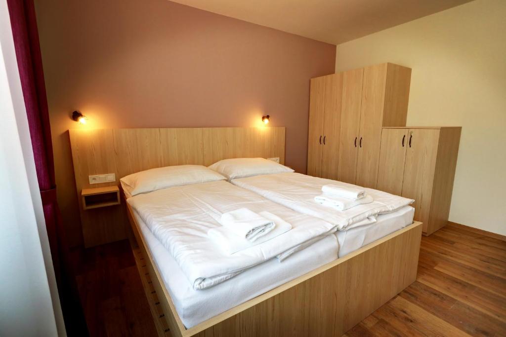 Postel nebo postele na pokoji v ubytování Apartmány Tatra