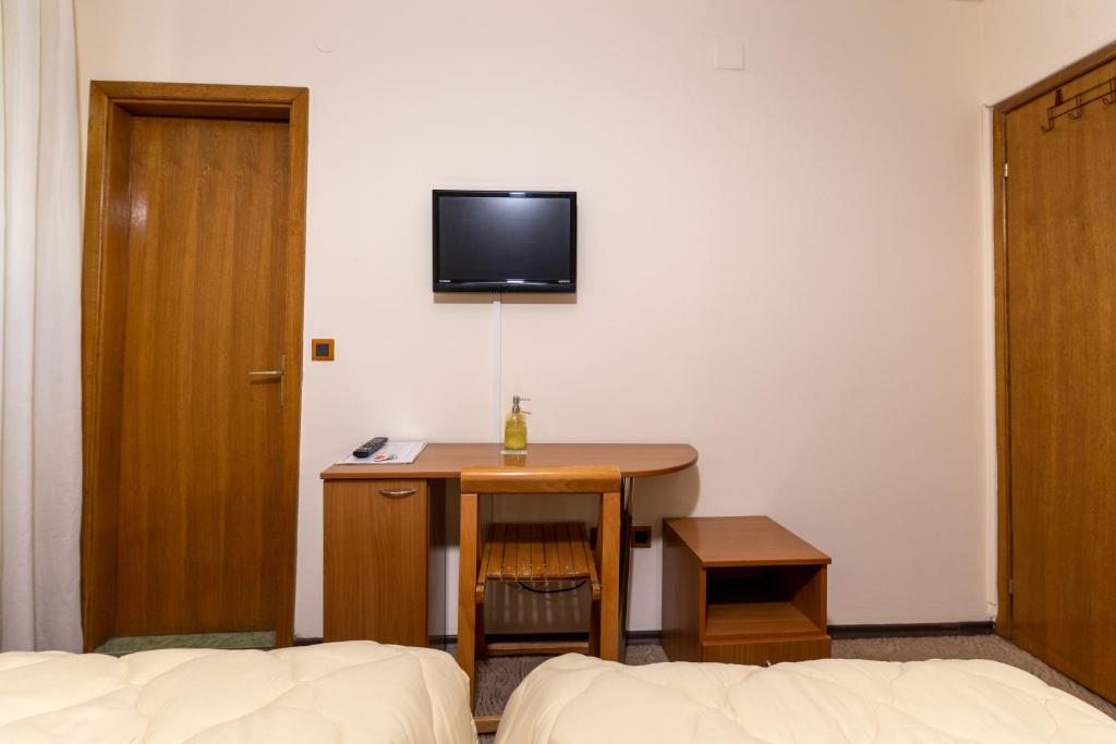 TV a/nebo společenská místnost v ubytování Hotel Kanet