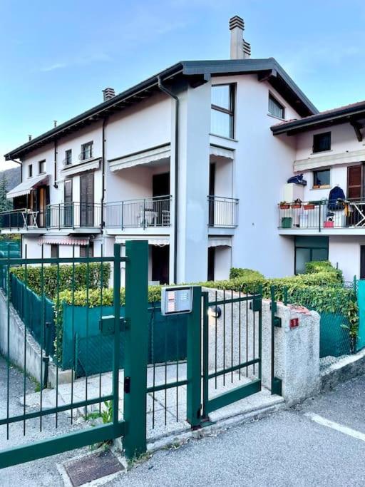 Budynek, w którym mieści się apartament