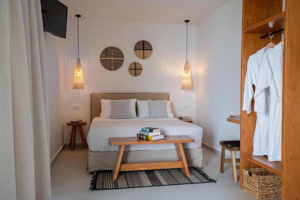 Postel nebo postele na pokoji v ubytování Thea Beachfront Suites in Lourdas beach