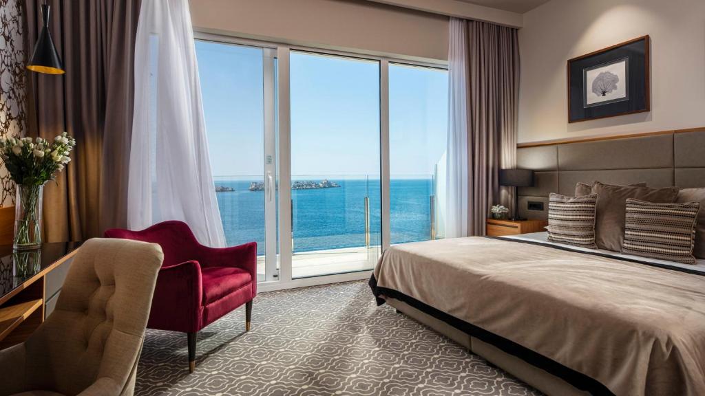 Royal Ariston Hotel