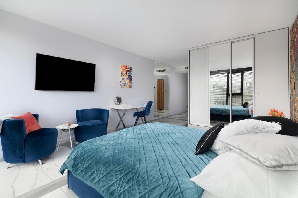 Posteľ alebo postele v izbe v ubytovaní EASY RENT Apartments - Blue Place