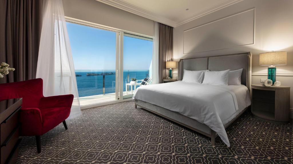 
Royal  Sky Room with Sea View and Balcony
