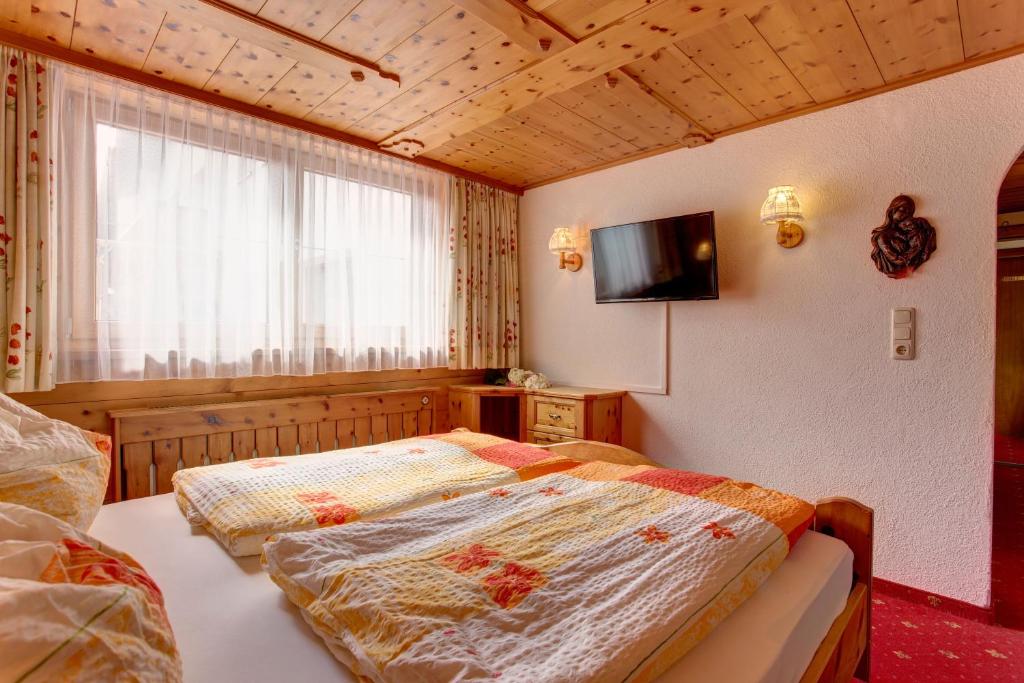 Postel nebo postele na pokoji v ubytování Alpenruh