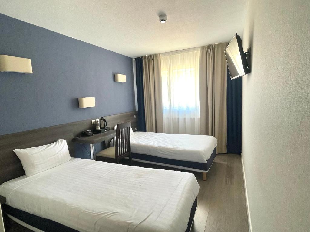 Postel nebo postele na pokoji v ubytování Hôtel Valpré
