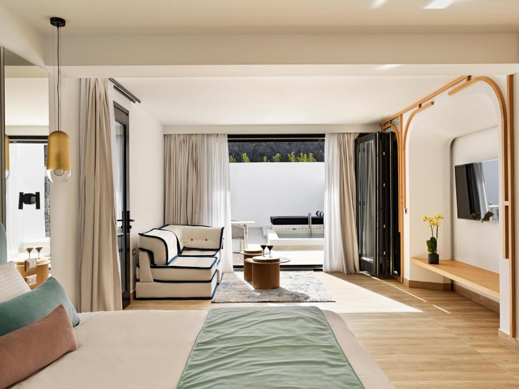 Cresanto Luxury Suites - 11