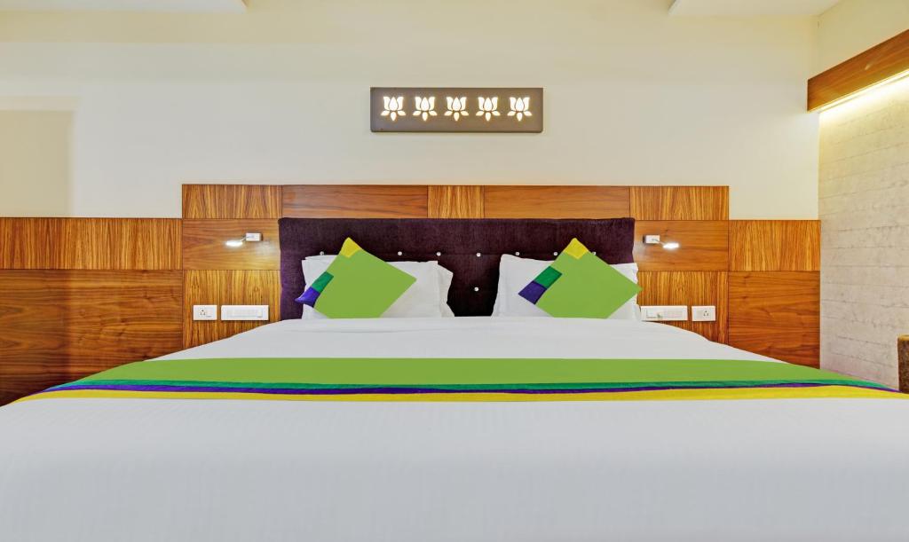 Postel nebo postele na pokoji v ubytování Hotel Mandovin, Udaipur
