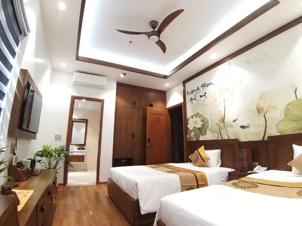 Postel nebo postele na pokoji v ubytování Samatha Hotel Bai Chay, Ha Long