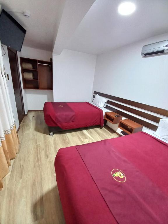 Postel nebo postele na pokoji v ubytování Pukantu Hostal