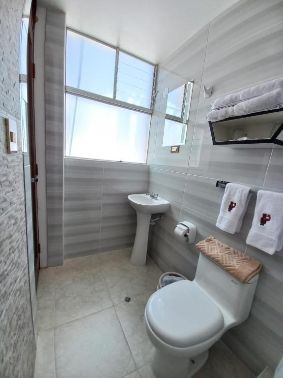 Koupelna v ubytování Pukantu Hostal