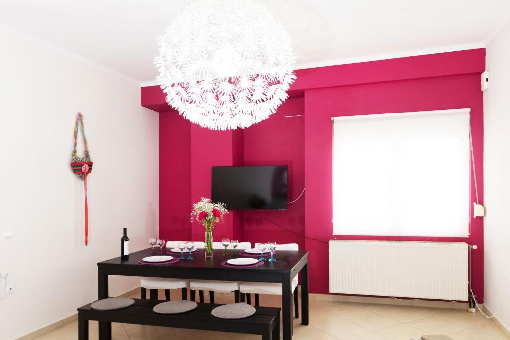 A television and/or entertainment centre at Aria apts 100 m from the beach by PosarelliVillas