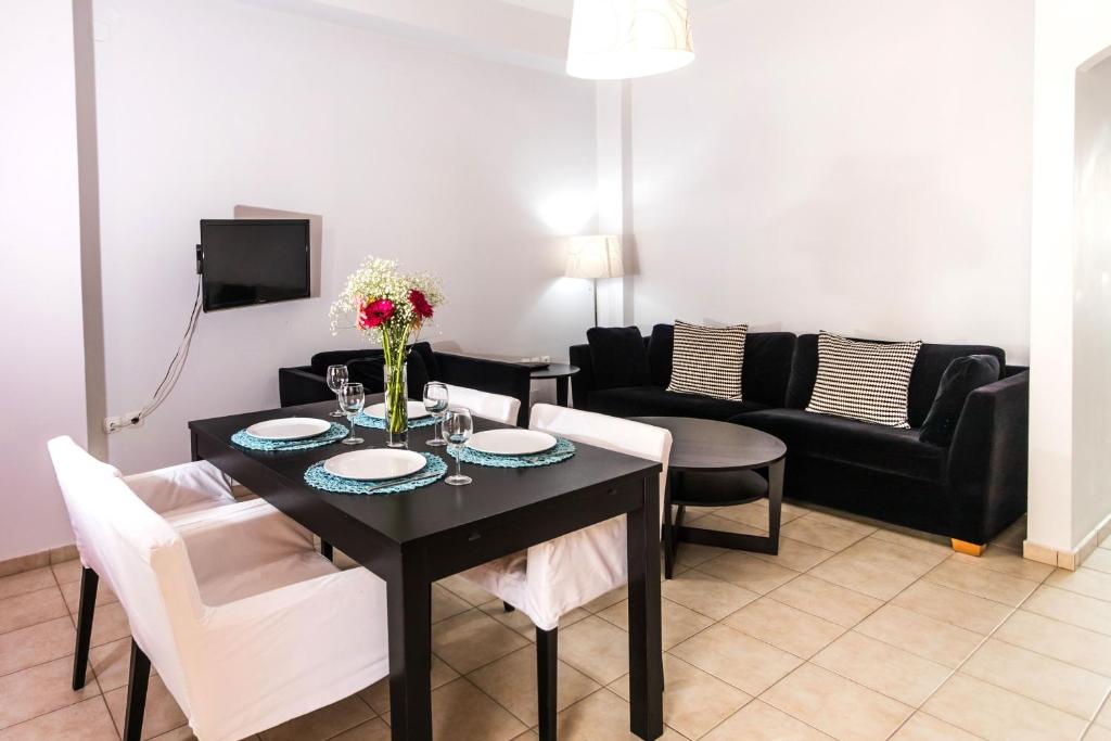 A television and/or entertainment centre at Aria apts 100 m from the beach by PosarelliVillas