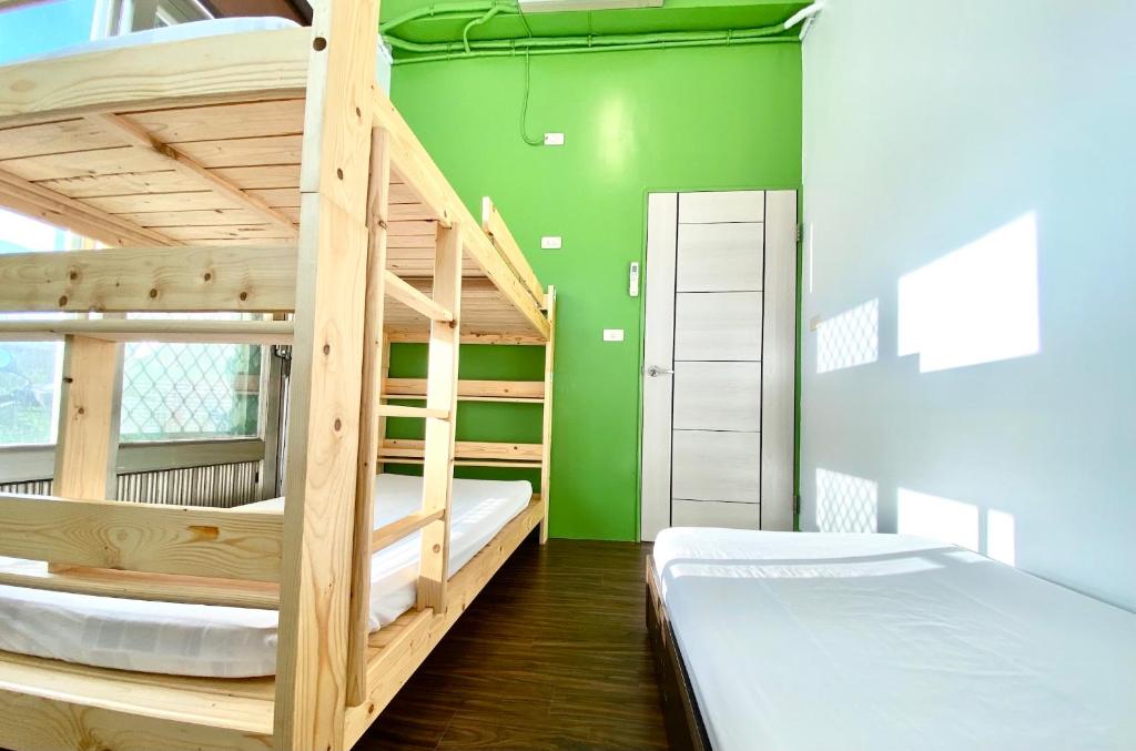 Postel nebo postele na pokoji v ubytování 澎湖北吉光背包客民宿 Bayhouse Hostel Penghu