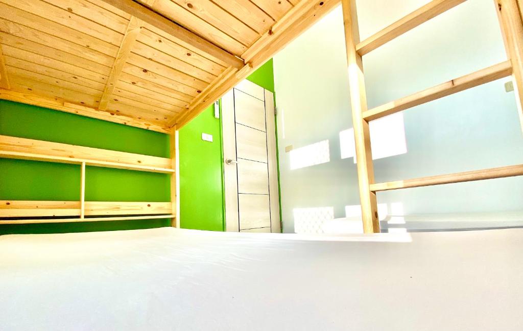 Postel nebo postele na pokoji v ubytování 澎湖北吉光背包客民宿 Bayhouse Hostel Penghu