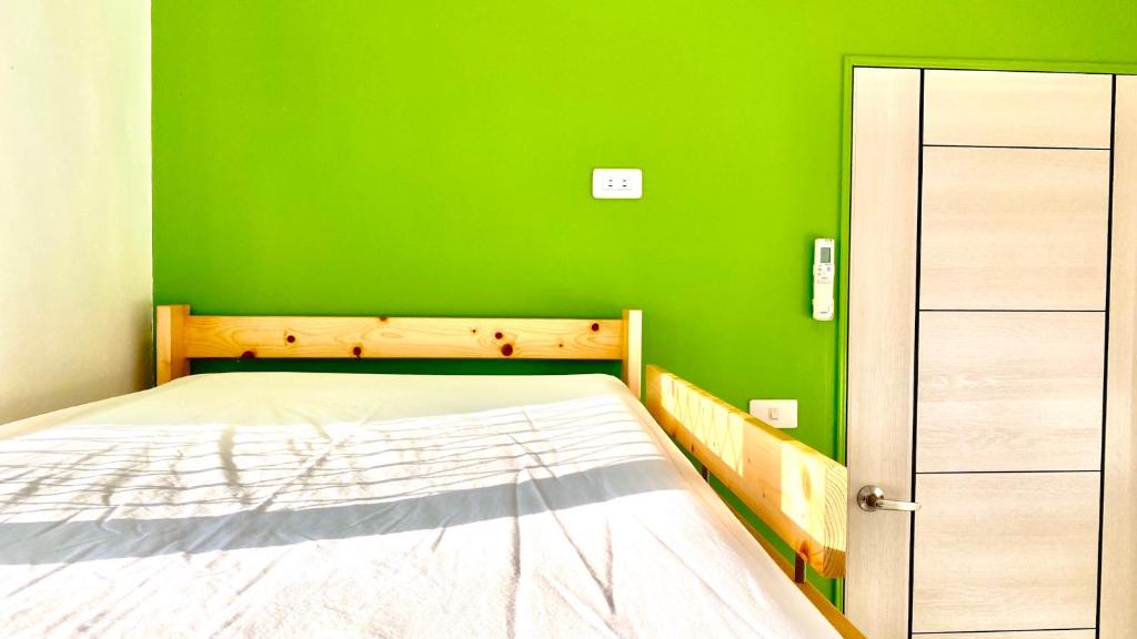 Postel nebo postele na pokoji v ubytování 澎湖北吉光背包客民宿 Bayhouse Hostel Penghu