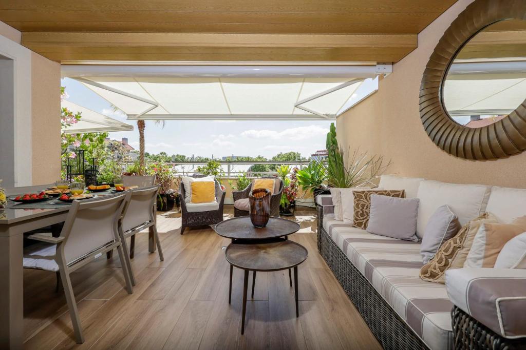 Posezení v ubytování Cidadela - Luxury Apt with Pool