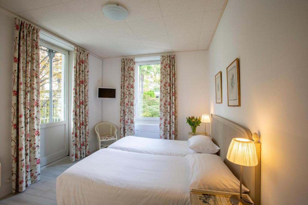 Een bed of bedden in een kamer bij Piccolo Hotel