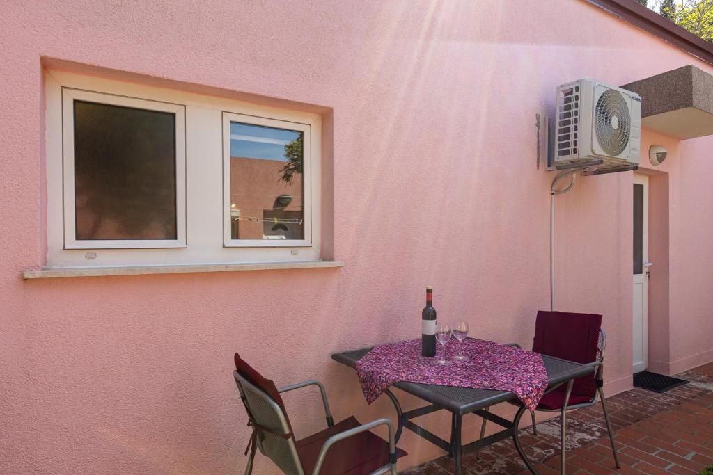Televízia a/alebo spoločenská miestnosť v ubytovaní Lorena Apartment Dubrovnik