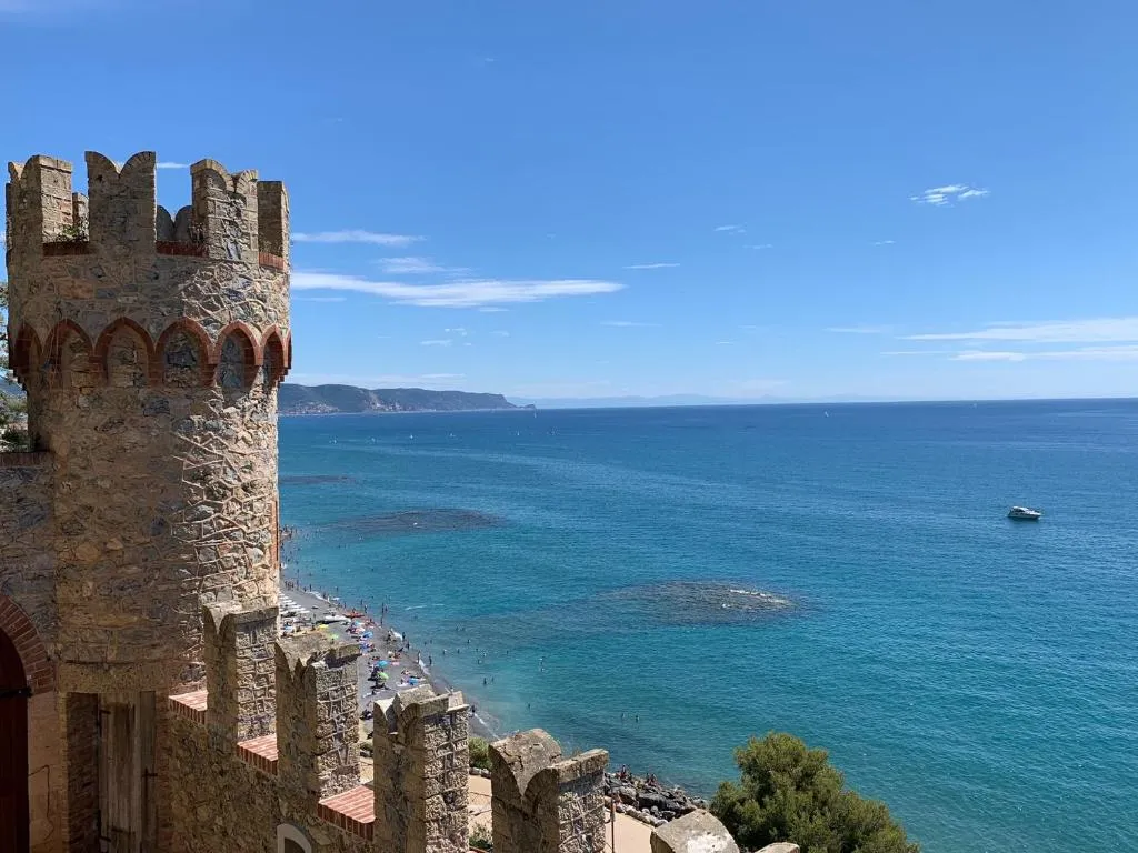 Campeggi - 🩵 Affacciato sul Lago Maggiore, Camping Lido Verbano è il  rifugio perfetto per chi sogna una vacanza tra natura, relax e panorami  indimenticabili. Lodge vista lago, spiaggia privata, comfort per, image size:1024x768