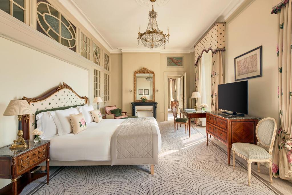TV a/nebo společenská místnost v ubytování Beau-Rivage Genève