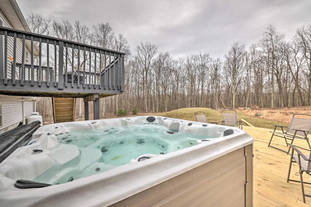 Poconos Vacation Rental with Hot Tub, 7 Mi to Skiing, East Stroudsburg