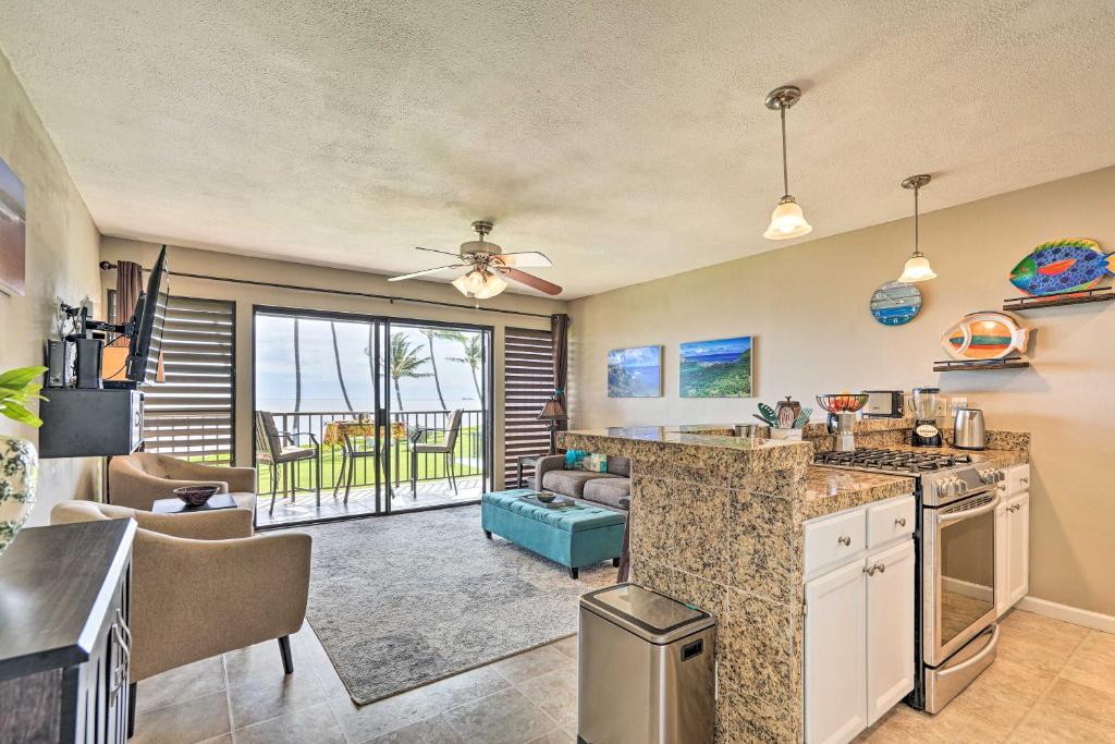 Eldhús eða eldhúskrókur á Molokai Shores Resort Condo with Pool and Views!