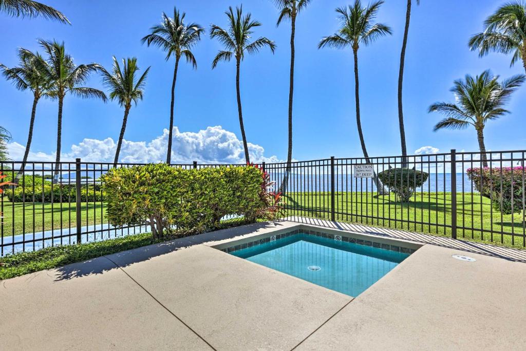 Sundlaugin á Molokai Shores Resort Condo with Pool and Views! eða í nágrenninu