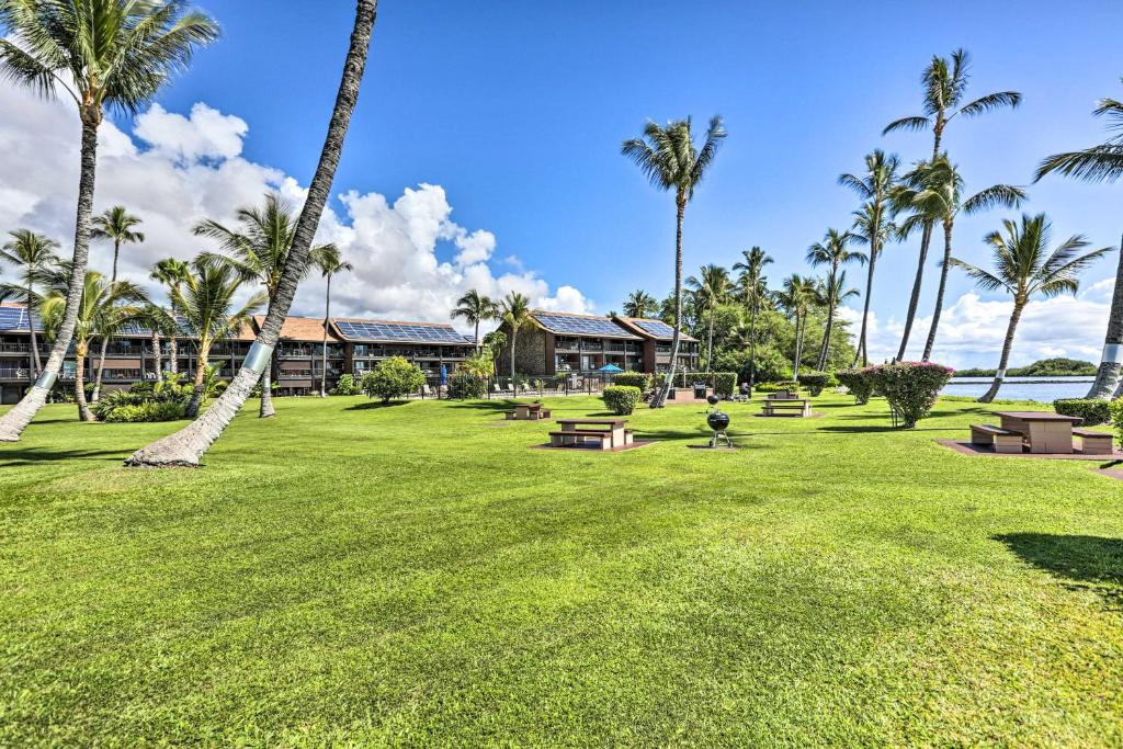 Garður fyrir utan Molokai Shores Resort Condo with Pool and Views!