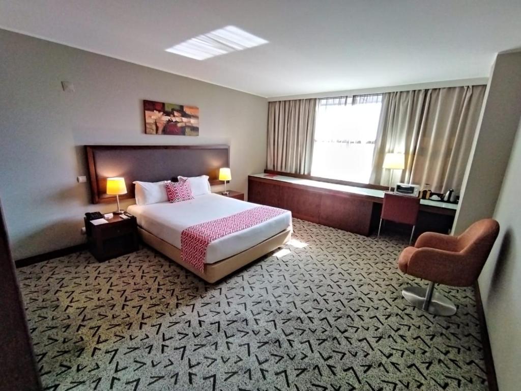 Postel nebo postele na pokoji v ubytování Skyna Hotel Luanda