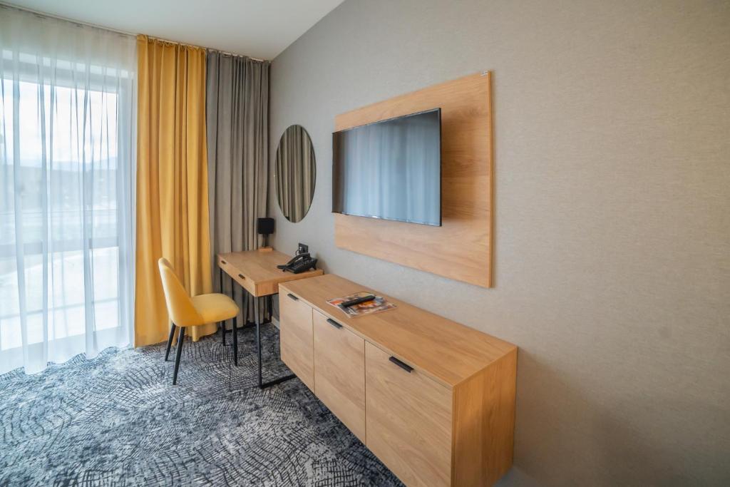 TV a/nebo společenská místnost v ubytování Lux apartmán v hoteli Akvamarín Bešenová