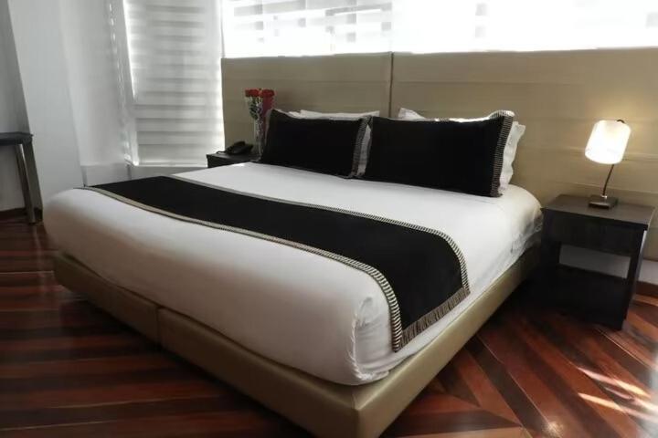 Ein Bett oder Betten in einem Zimmer der Unterkunft Hotel Airport Travel