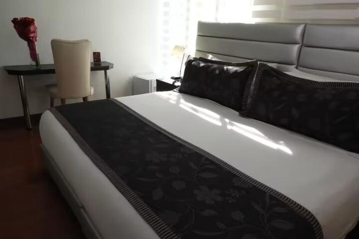 Ein Bett oder Betten in einem Zimmer der Unterkunft Hotel Airport Travel
