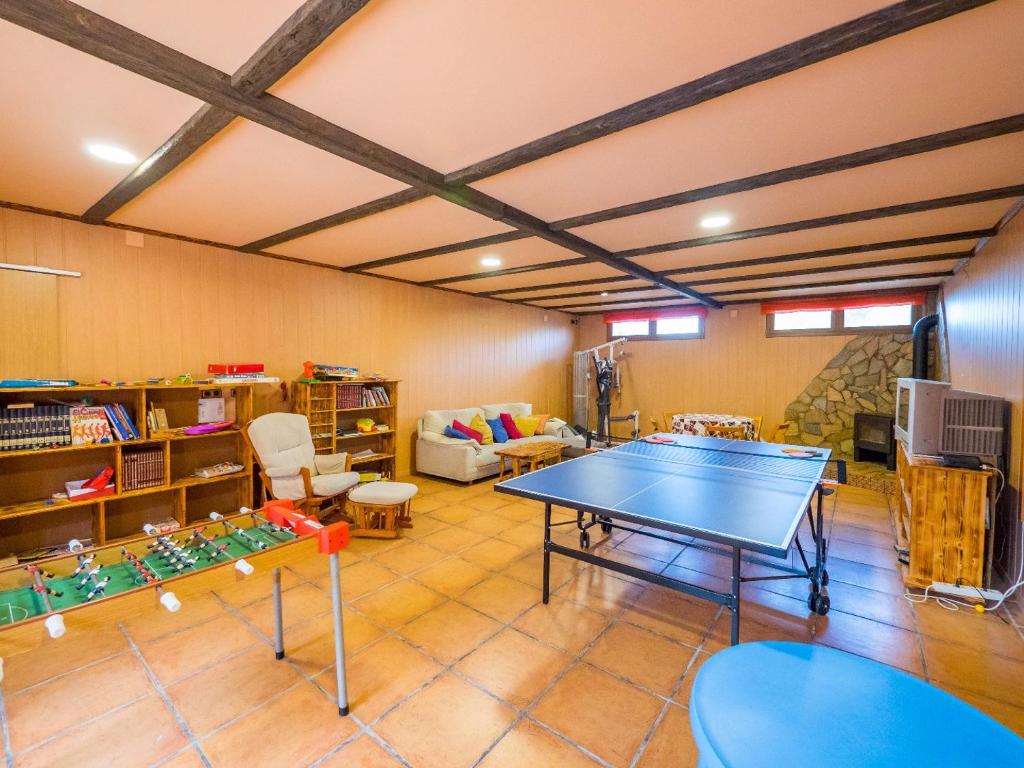 Stolní tenis v ubytování Vivalidays Villa Kiros nebo okolí