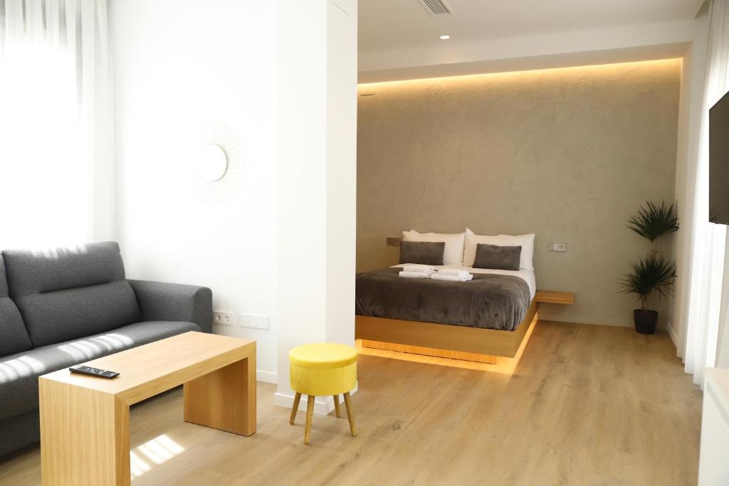 Cama o camas de una habitación en MEDINA HOMES PUENTE ROMANO