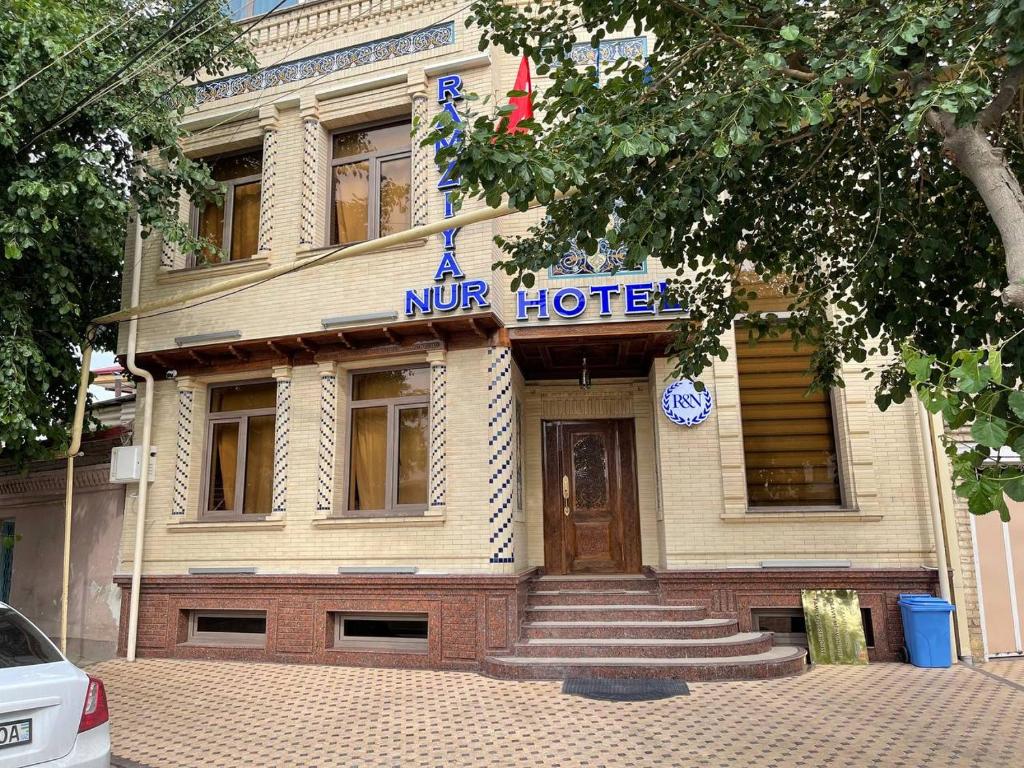 hotel mufruct na rogu ulicy w obiekcie RAMZIYA NUR Guest house w Samarkandzie
