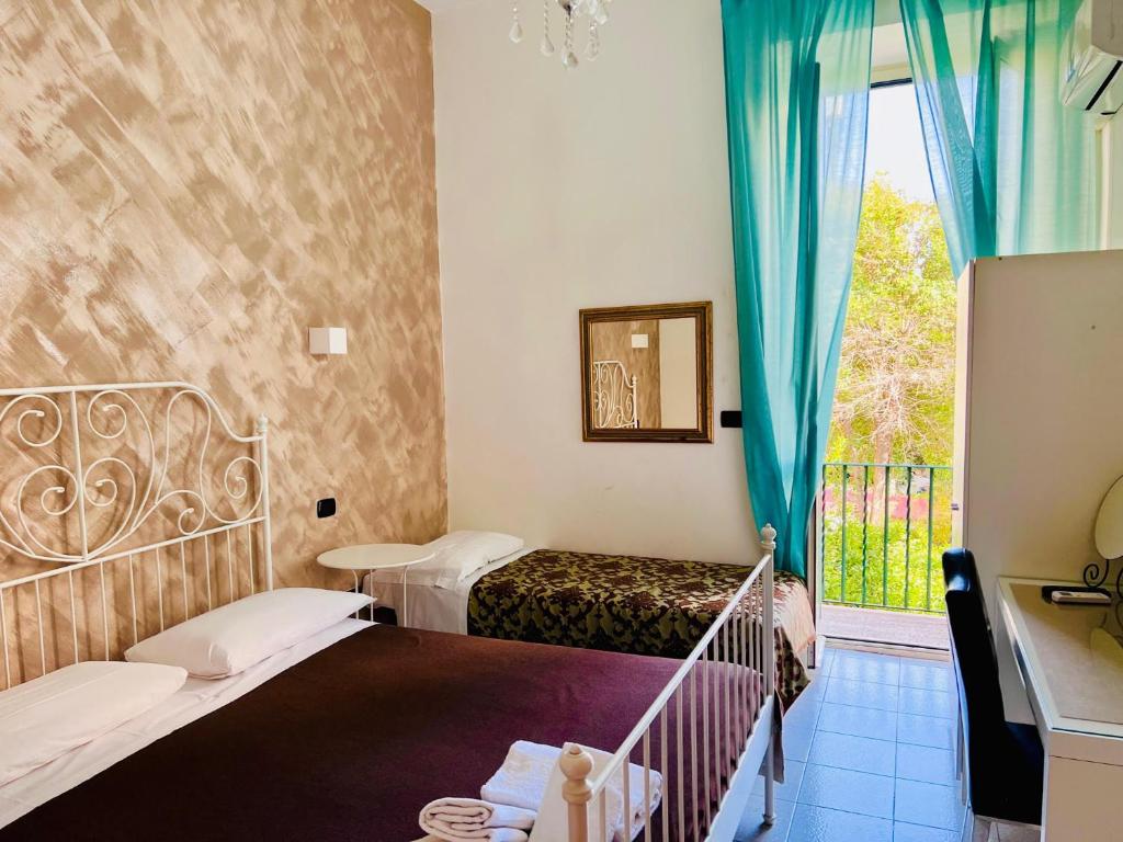 Postel nebo postele na pokoji v ubytování Hotel Pisa