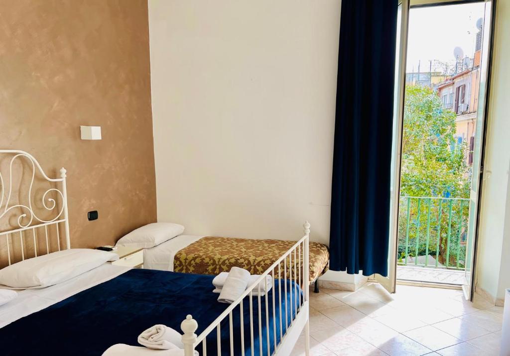 Postel nebo postele na pokoji v ubytování Hotel Pisa