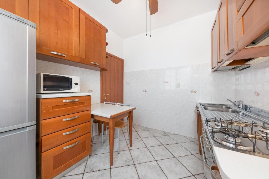 Kuchyňa alebo kuchynka v ubytovaní Casa da Suite Evenka