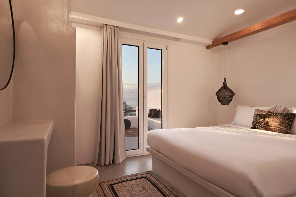 Posteľ alebo postele v izbe v ubytovaní Hill Club Naxos