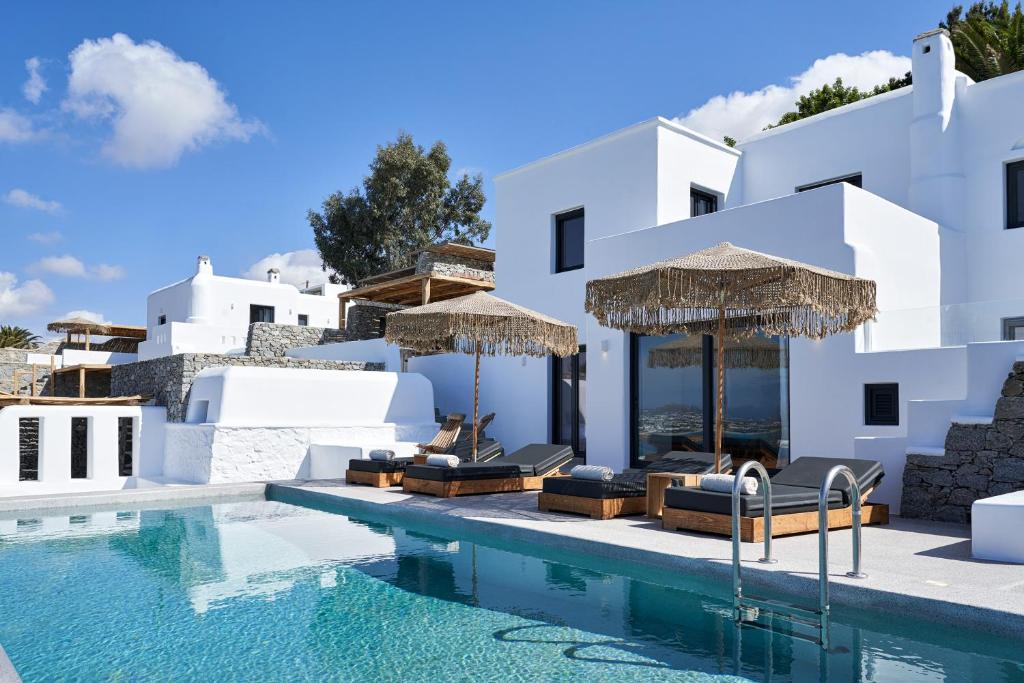 Bazén v ubytovaní Hill Club Naxos alebo v jeho blízkosti