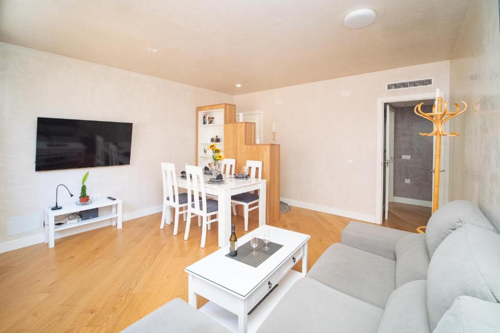 A television and/or entertainment centre at Sunflowers