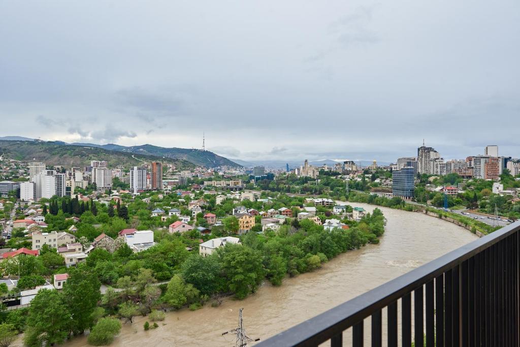 فضای داخلی Apartment by the river در تفلیس - تصویر ۳
