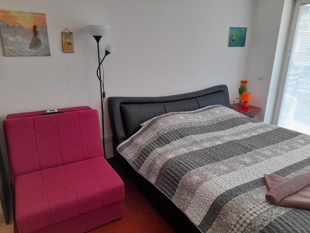 Postel nebo postele na pokoji v ubytování Honey Apartment
