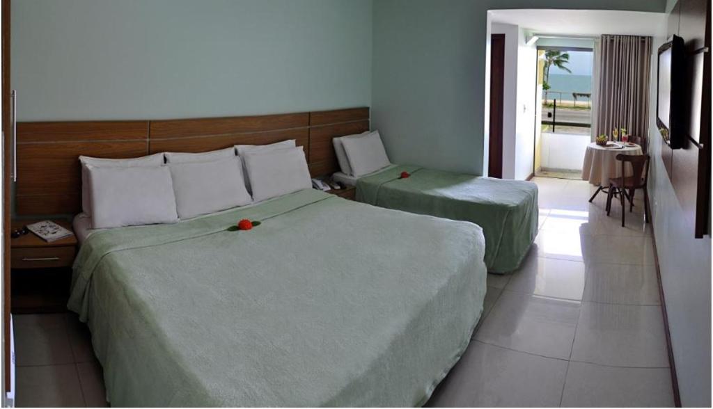 Postel nebo postele na pokoji v ubytování Sunshine Praia Hotel