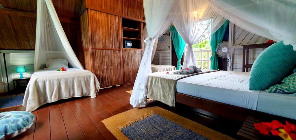 Ein Bett oder Betten in einem Zimmer der Unterkunft Hotel ECOLODGE LE RAVORAHA