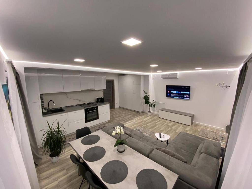Lora Studio
